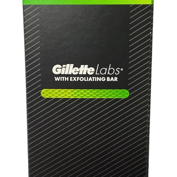 NIB GILLETTE LABS WITH EXFOLIATING BAR - Picture 4 of 4